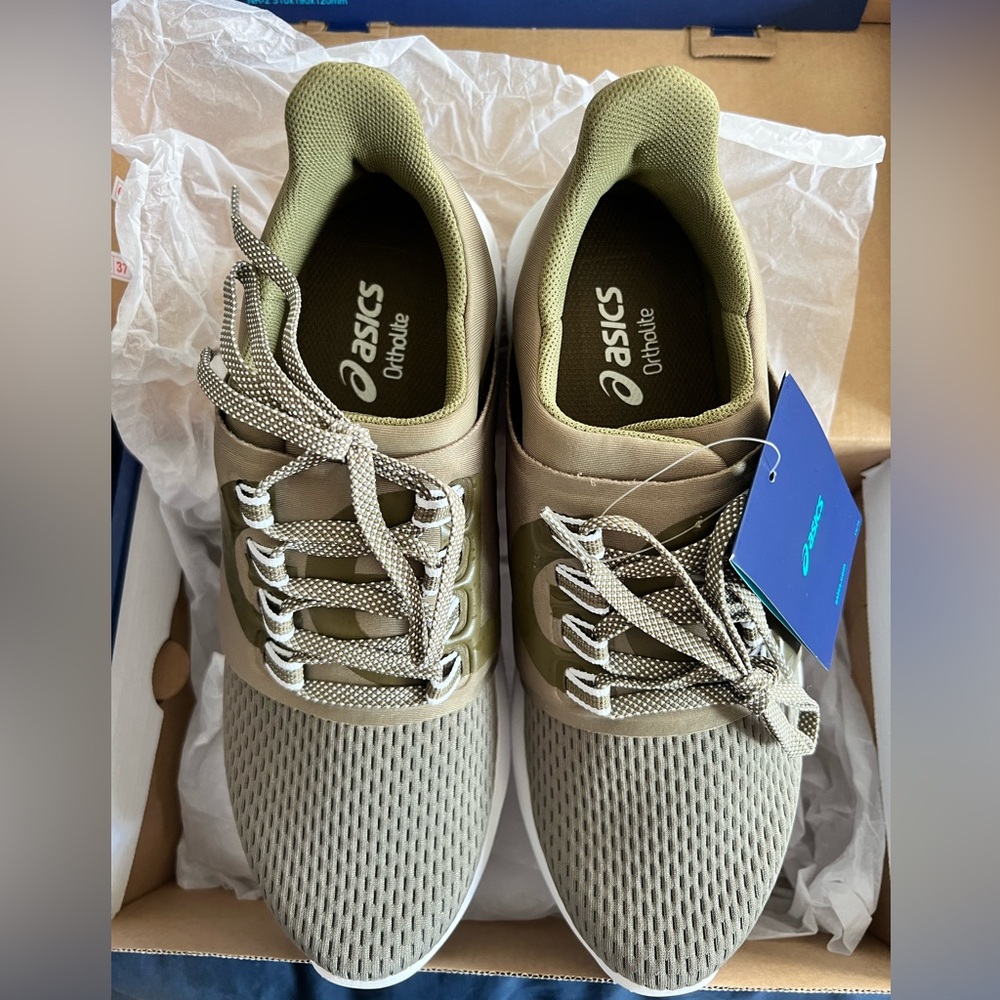 NIB ASICS Gel-Kenun Lyte Size 8.5
